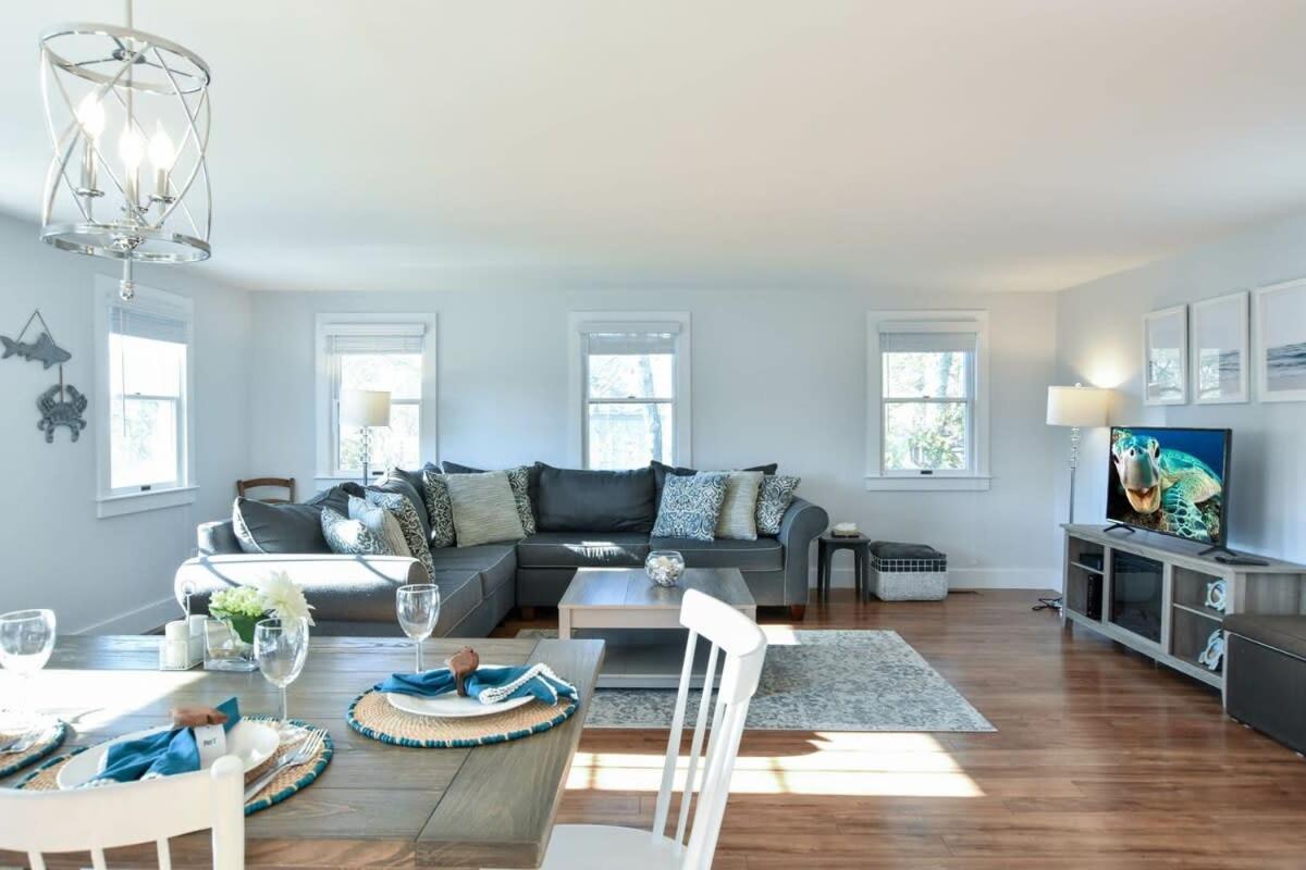 Wrap-Around Porch Mins To Beach Chatham Exterior foto