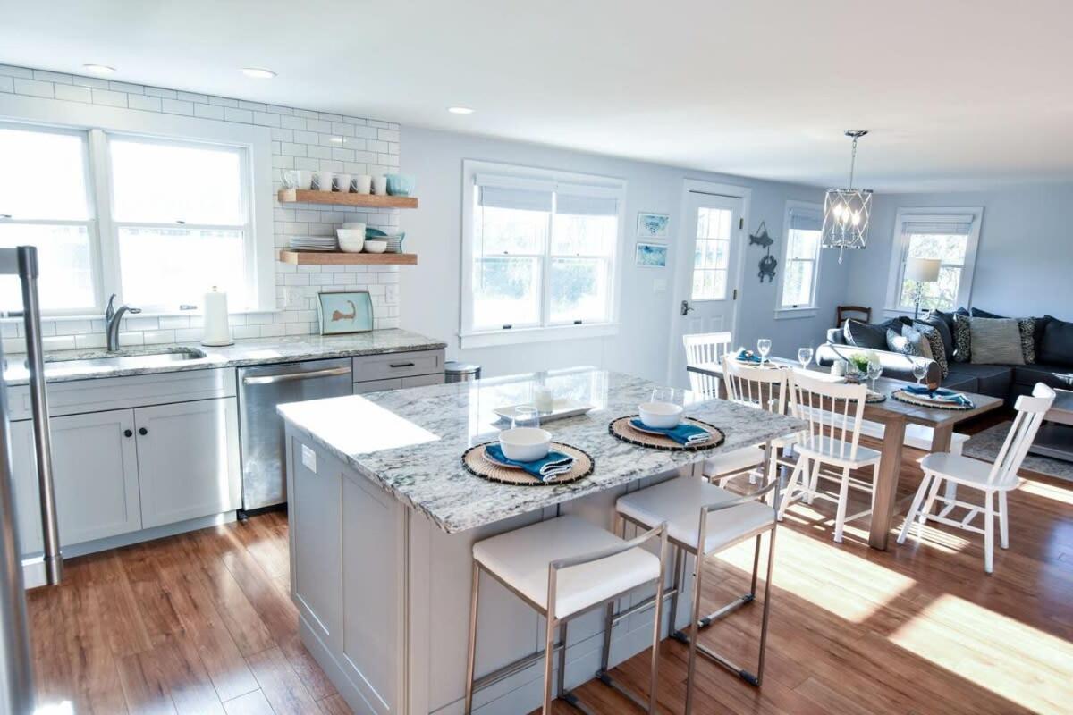 Wrap-Around Porch Mins To Beach Chatham Exterior foto