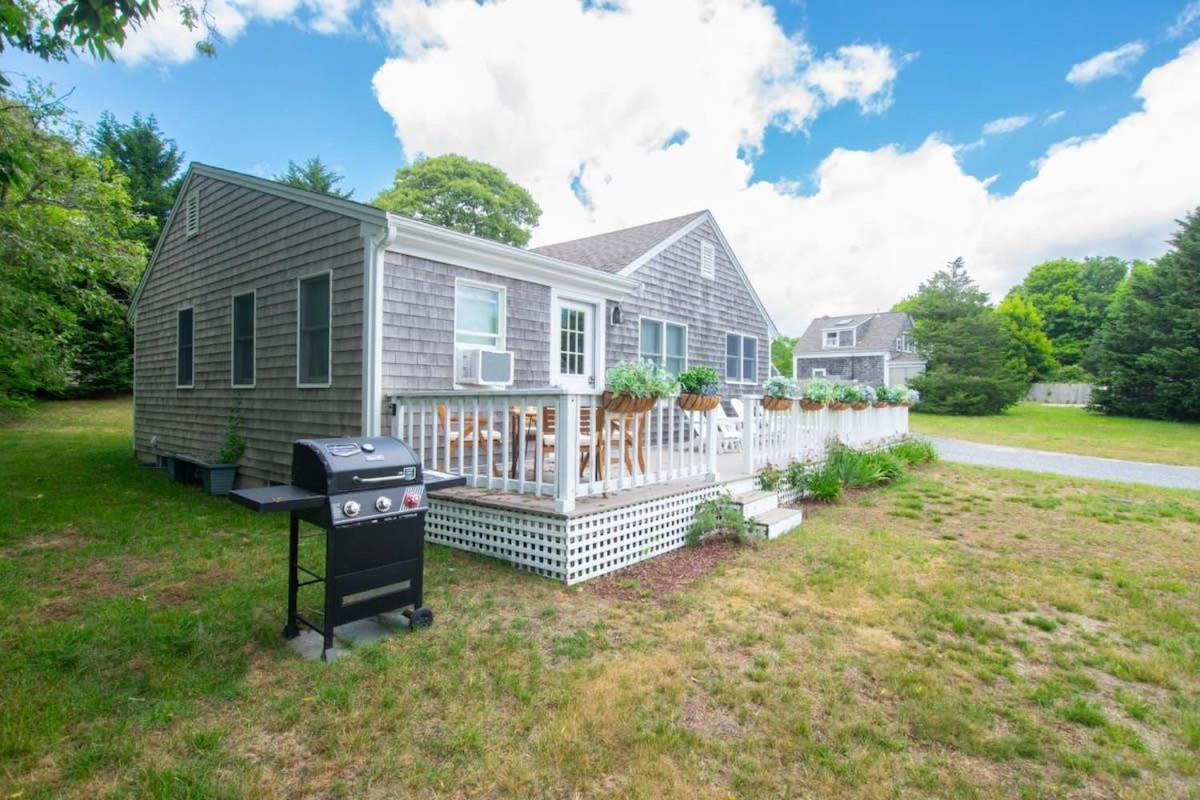 Wrap-Around Porch Mins To Beach Chatham Exterior foto